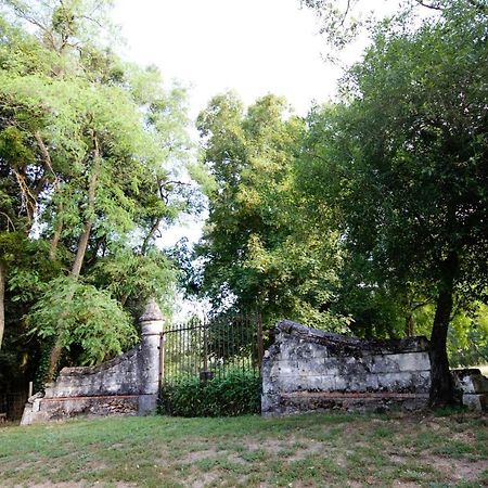 Le Logis Du Pressoir: 18th Century Loire Valley Retreat with Heated Pool Bed & Breakfast Les Bois-d'Anjou Exterior photo