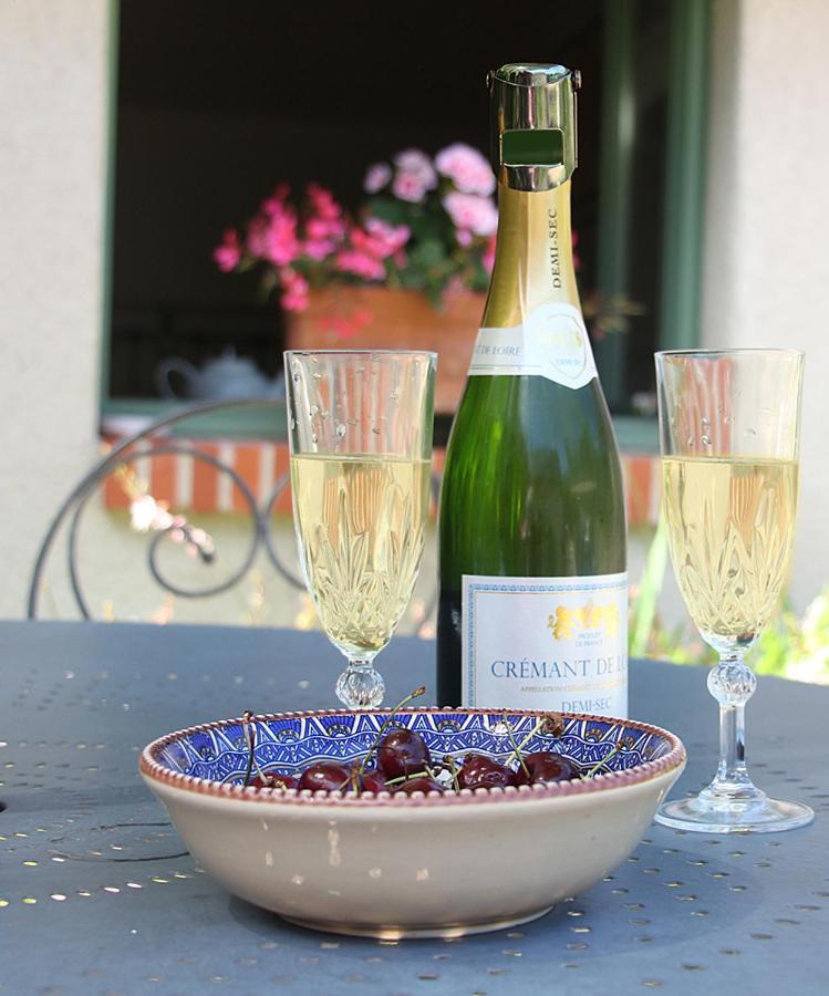 Le Logis Du Pressoir: 18th Century Loire Valley Retreat with Heated Pool Bed & Breakfast Les Bois-d'Anjou Exterior photo