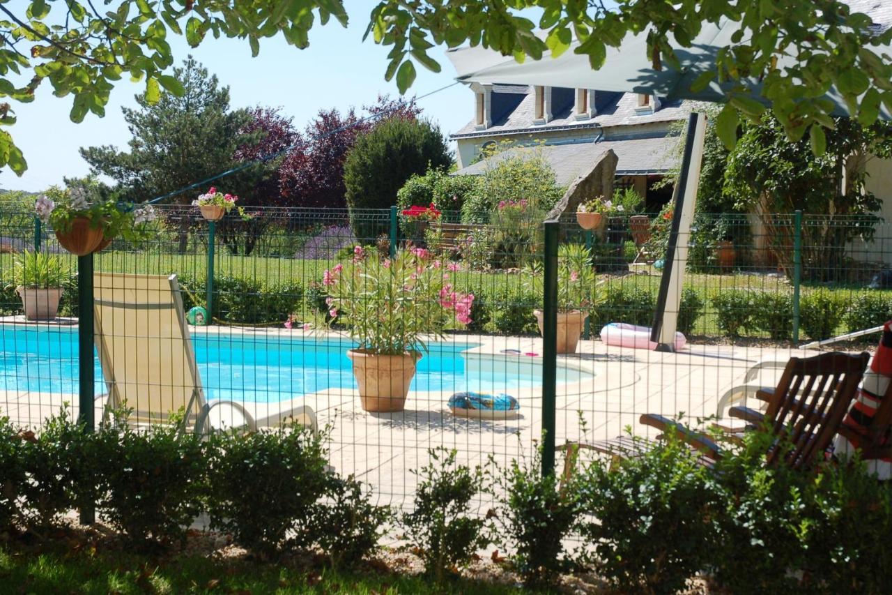 Le Logis Du Pressoir: 18th Century Loire Valley Retreat with Heated Pool Bed & Breakfast Les Bois-d'Anjou Exterior photo
