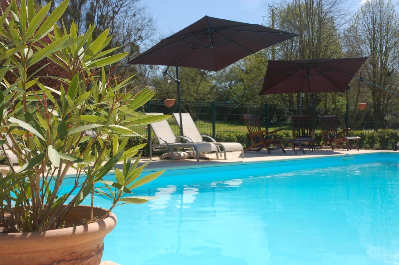 Le Logis Du Pressoir: 18th Century Loire Valley Retreat with Heated Pool Bed & Breakfast Les Bois-d'Anjou Exterior photo