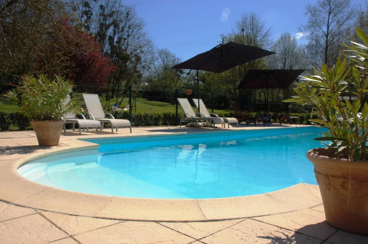 Le Logis Du Pressoir: 18th Century Loire Valley Retreat with Heated Pool Bed & Breakfast Les Bois-d'Anjou Exterior photo