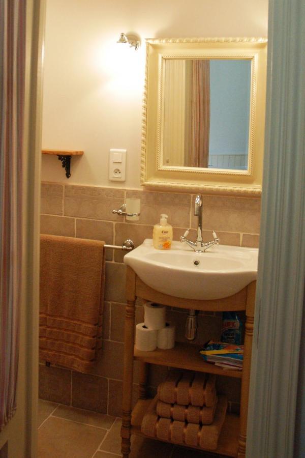 Le Logis Du Pressoir: 18th Century Loire Valley Retreat with Heated Pool Bed & Breakfast Les Bois-d'Anjou Exterior photo
